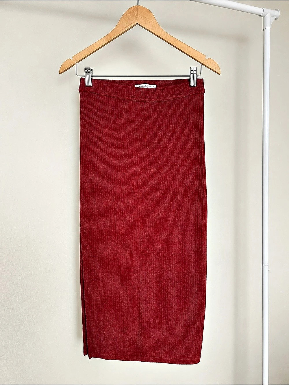Abercrombie & Fitch Ribbed Midi Skirt in rusty red Size Small